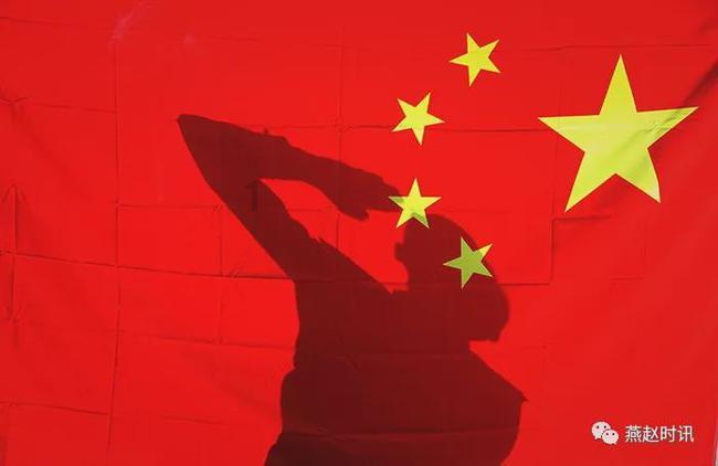 陈冠希到篮网主场看球,赛后和爱德华兹亲切交流