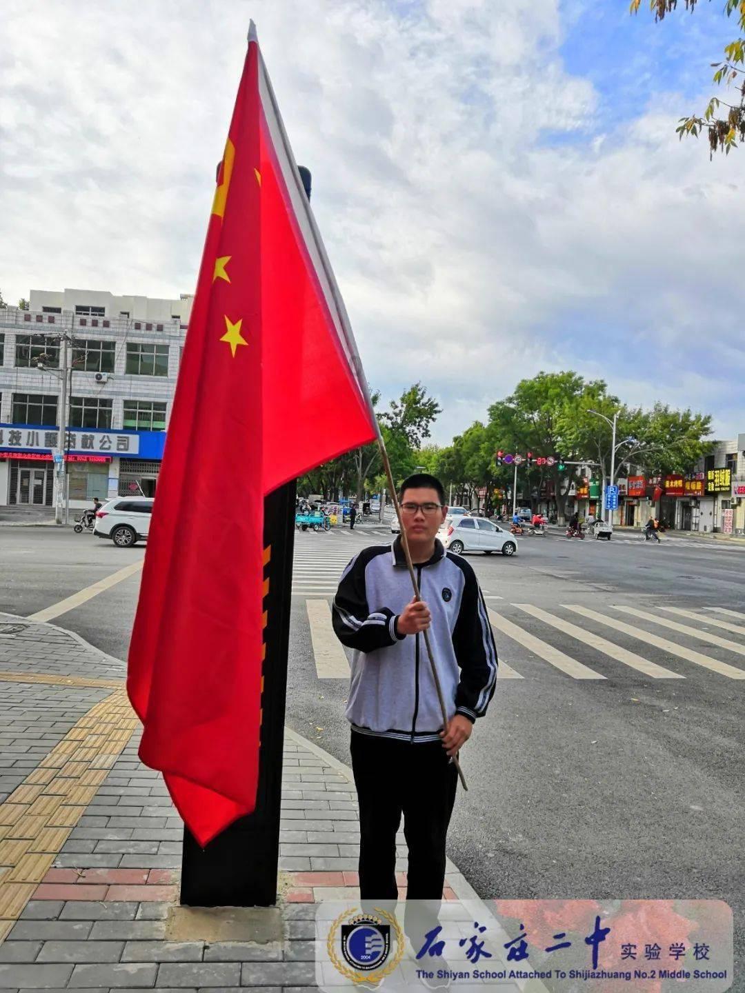 前女友欠我钱拖拉很久不肯还，但我还爱着她很累真想拉黑她，但是又舍不得这些钱？